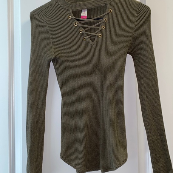 Small sweater - Picture 1 of 3